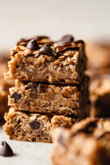 Peanut Butter Banana Chocolate Chip Oatmeal Bars